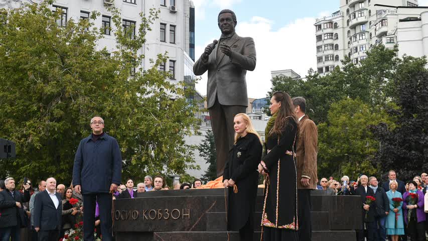 Фото - В Москве открыли памятник Кобзону