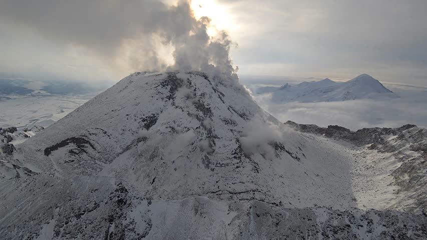 Фото - Вулканолог оценил опасность от извержения Безымянного на Камчатке